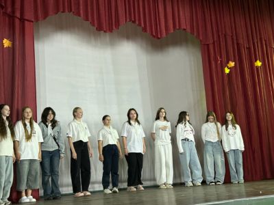 Песни военных лет на сцене лагеря