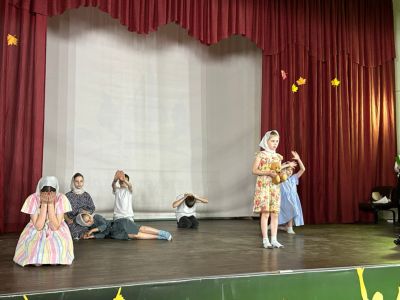 Патриотические песни в исполнении участников смены