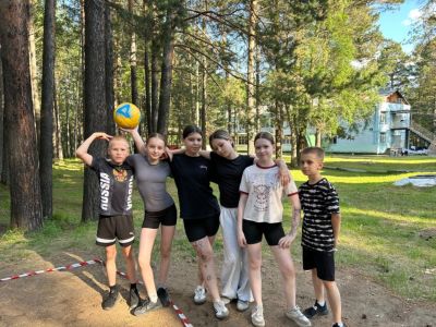 Команды на спортивной площадке