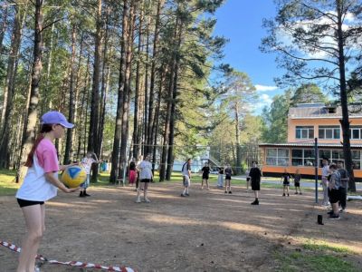 Участники волейбольного турнира