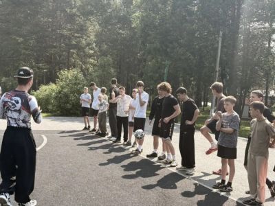 Борьба за мяч во время игры