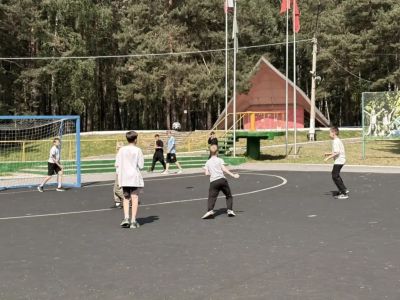Участники соревнований по футболу