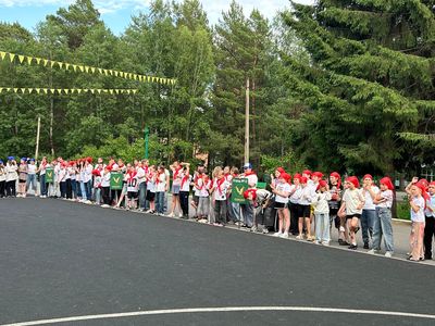 Воспитанники лагеря на церемонии закрытия