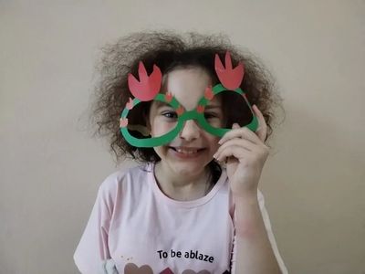 Участники творческой акции с поделками