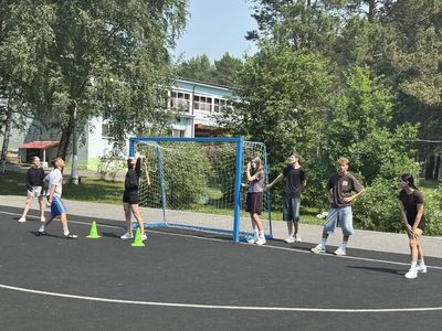 Участники соревнований по лапте