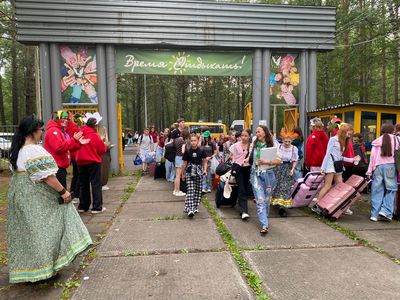 Участники третьей смены детского лагеря «Сокол»