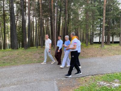 Осмотр территории детского лагеря