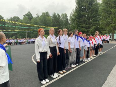Юные активисты на церемонии открытия