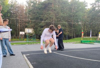 Участники Малых Олимпийских игр перед началом соревнований