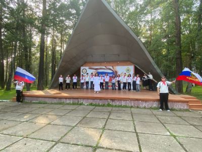 Музыкальный номер участников фестиваля