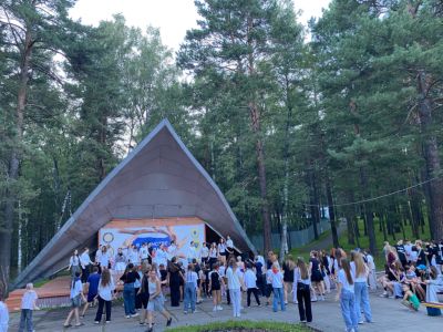 Творческое выступление участников смены