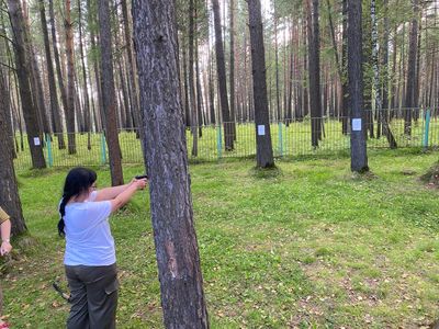 Участники турнира «Снайпер Сокола» на стрелковой площадке