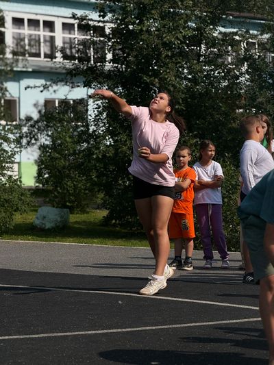 Спортивное испытание на силу и точность броска