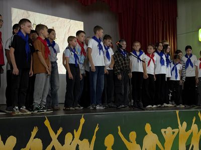 Конкурс военно-патриотической песни в День Государственного флага России